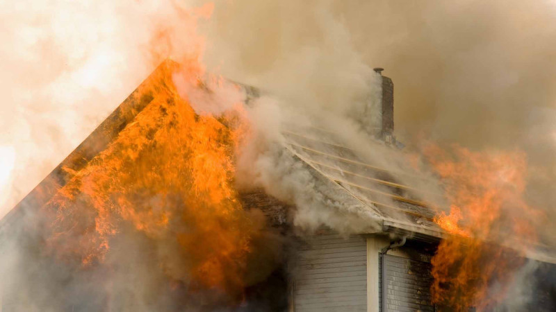 Bakıda yaşayış evi yanıb