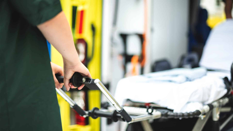 Metronun Xalqlar Dostluğu stansiyasının yaxınlığında piyada ağır yaralanıb