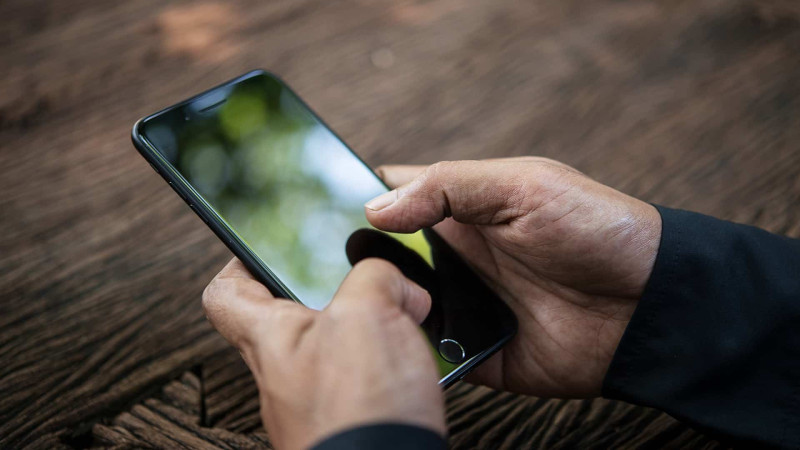 Bakıda taksi sürücüsü müştərini döyərək telefonunu əlindən alıb