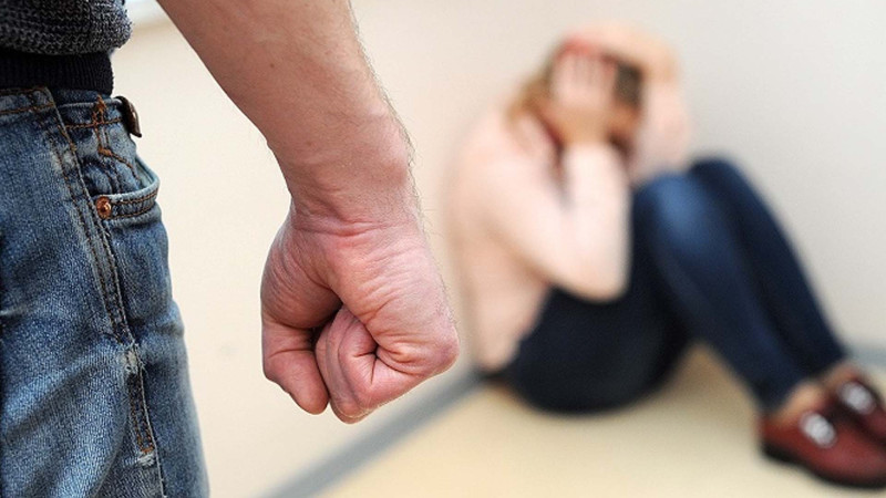 Özünü yandıran gənc qadın danışdı: “Yaxınlıqdakı yanacaqdoldurma məntəqəsinə gedib benzin aldım, onun gözü qarşısında üzərimə tökdüm”