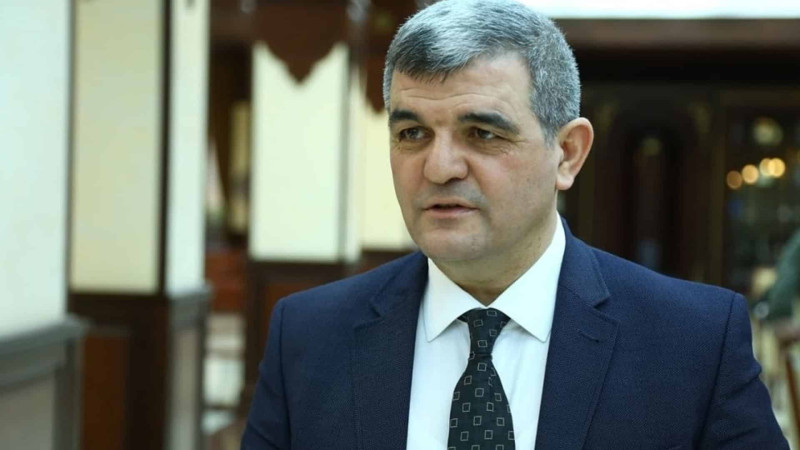 Silahlı hücuma məruz qalan deputatın qolundakı sarğı açılıb