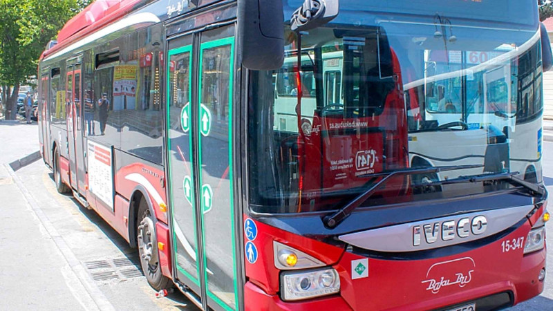 Naməlum şəxs “Bakubus”un avtobusunu daşlayıb
