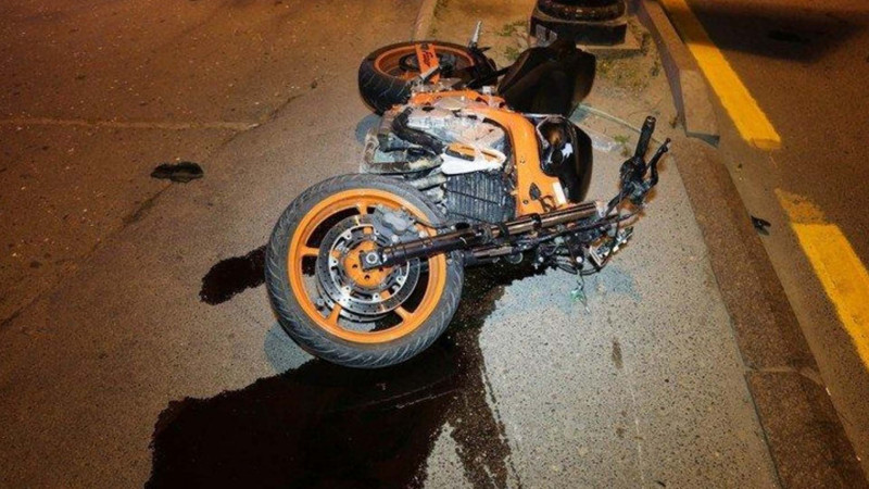 Suraxanıda motosiklet avtomobillə toqquşub
