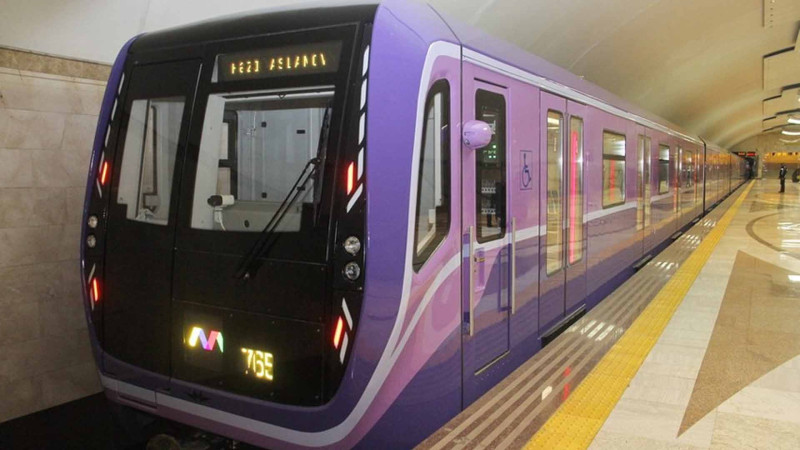 Metroda qatarlar 8 dəqiqə yubanıb