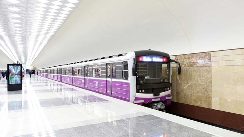 Metronun 2 stansiyasında işıqlar sönüb