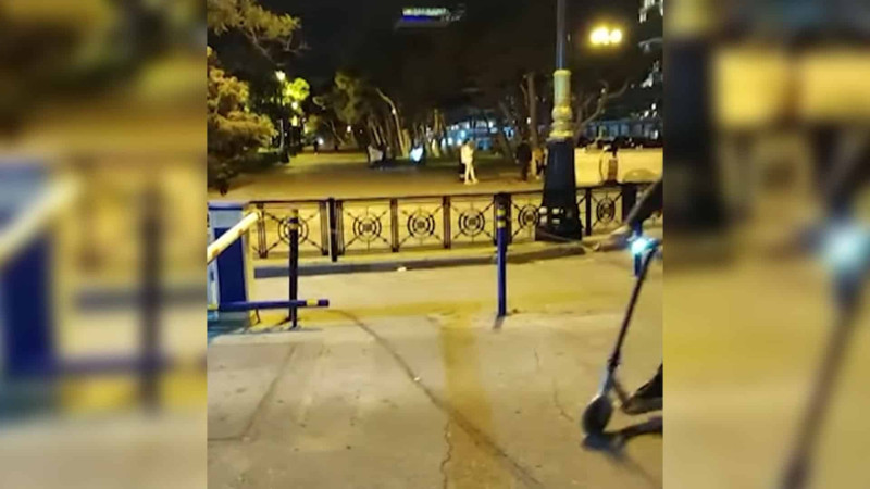 Bakı Dəniz Vağzalı Dənizkənarı bulvardan hasarla ayrılıb
