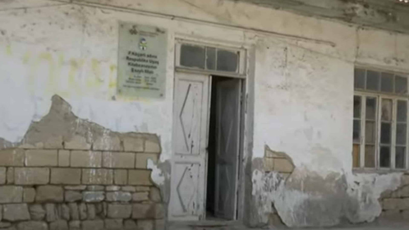Bakının qəsəbəsində kitabxana binası qəzalı vəziyyətdədir