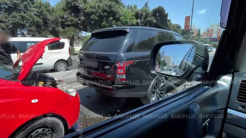 Tbilisi prospektində “Matiz” “Range Rover”ə çarpılıb