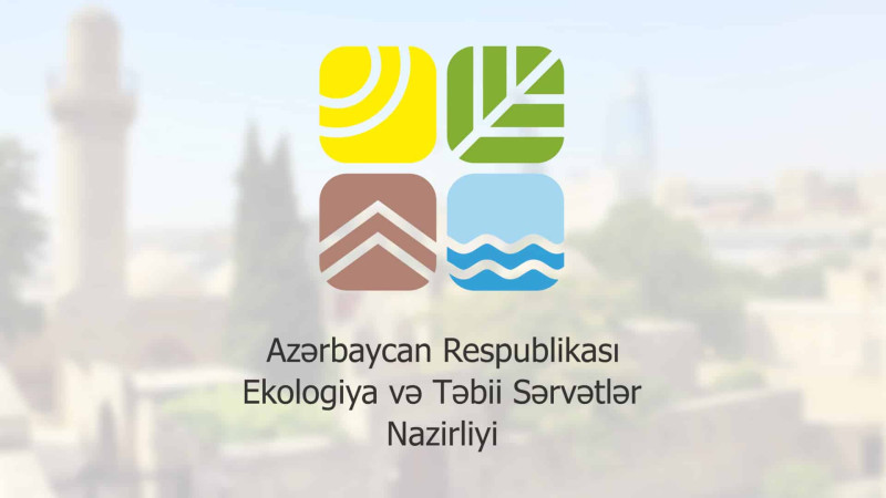 Bakıda tufan küləyi əsir