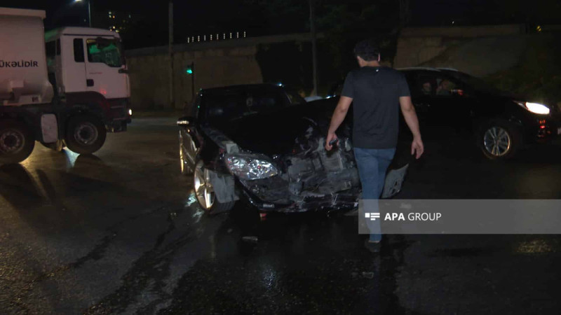 Binəqədidə “BakuBus”ın avtobusu qəzaya uğrayıb