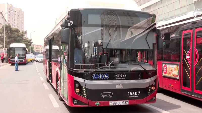 Paytaxtdakı ictimai nəqliyyatda həll olunmayan problem: avtobuslar qrafiklə hərəkət etmir