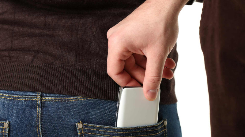 Nəsimi: 3600 manat dəyərində mobil telefonları oğurlayan şəxs saxlanılıb
