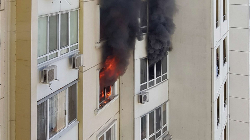 Bakıda yataqxanada yanğın baş verib, onlarla insan təxliyə edilib