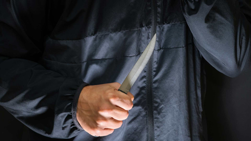 Nərimanov rayonunda naməlum şəxs adam bıçaqlayıb