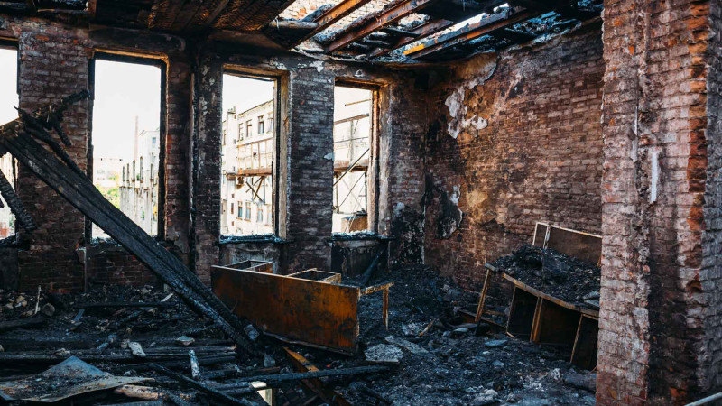 Xəzər rayonunda tikilidə yanğın olub