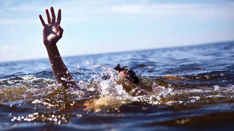 Buzovna qəsəbəsində 2 nəfər dənizdə batıb