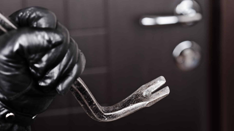 Xətai rayonunda mənzildən oğurluq edilib