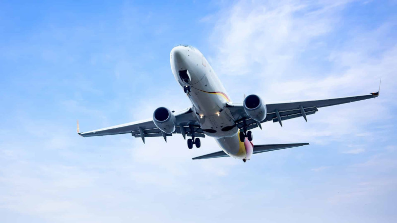 Daha bir aviaşirkət İzmirdən Bakıya uçuşlara başlayıb