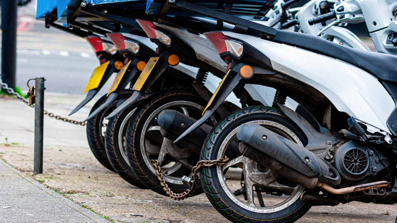 Bakıda iki moped oğurlanıb