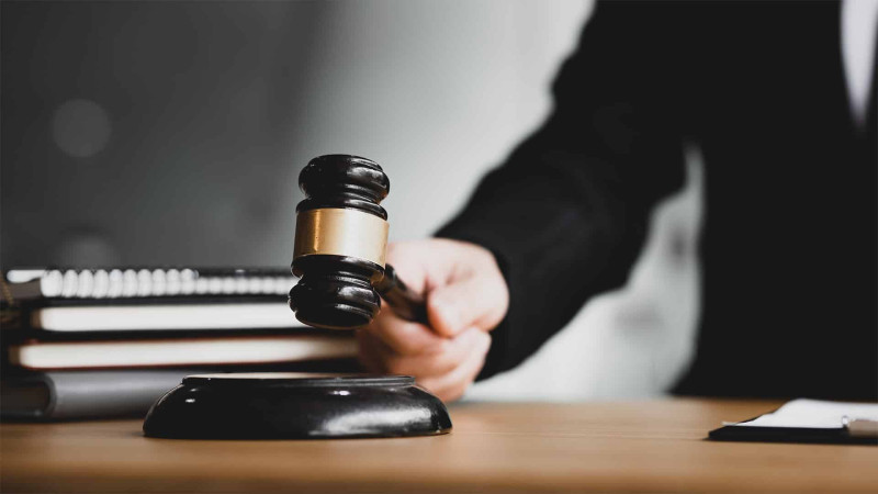 Qayınını şantaj etdi, 10 il həbs cəzası aldı
