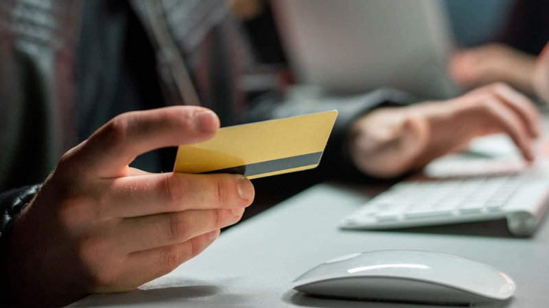 Sabunçu rayonunda bank kartından oğurluq edilib