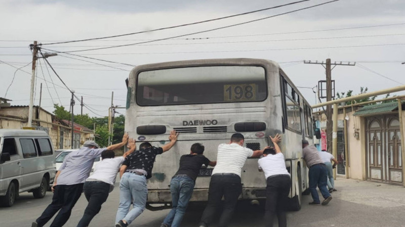 Bakıda avtobus sərnişinləri yox, sərnişinlər avtobusu aparıblar