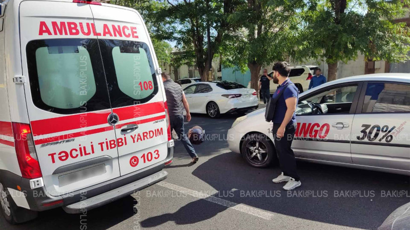 Yasamalda avtobusdan düşən qadını taksi vurub