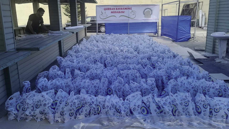 Nəsimi rayonunda vətəndaşlara qurban payı paylanılıb