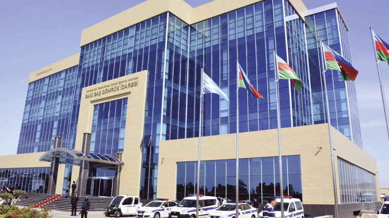 Həbs edilən gömrükçülər azadlığa buraxılıblar