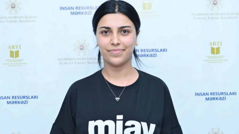 Bakı məktəbinin müəllimi rekord qırıb: 35 dəqiqəyə 54 bal toplayıb