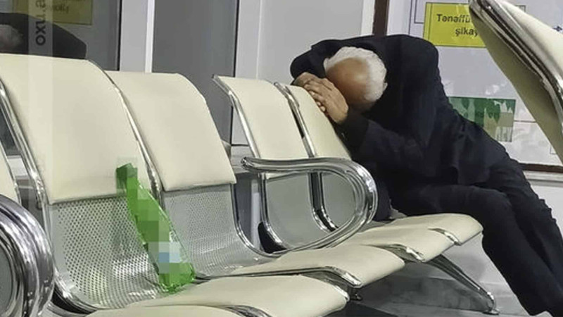 Bakıda yaşlı kişi bir həftə “Semaşko”nun dəhlizində gecələyir
