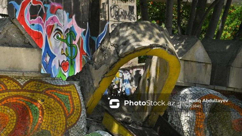 Şəhərin mərkəzində yerləşən park baxımsız vəziyyətdədir