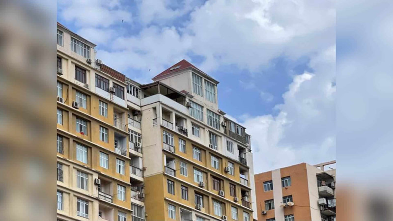 Bakıdakı yaşayış binasının damında ofis tikilib