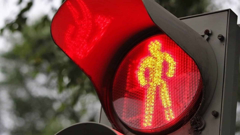 Xəzər rayonunda avtomobil piyadanı vurub