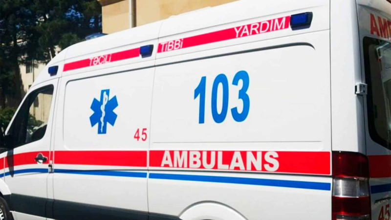 Çağırışa tələsən təcili tibbi yardım maşını piyadanı vurub