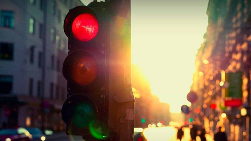 Əhmədli metrosunun yaxınlığında avtomobil gənc qızı vurub