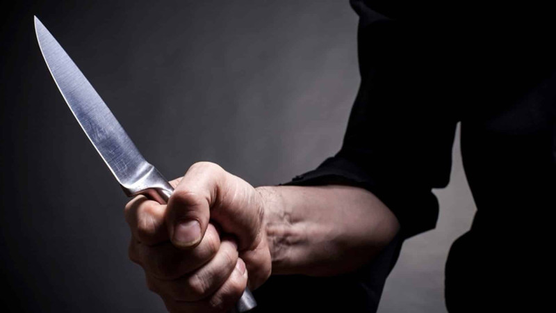 Buzovnada 43 yaşlı kişi bıçaqlanıb