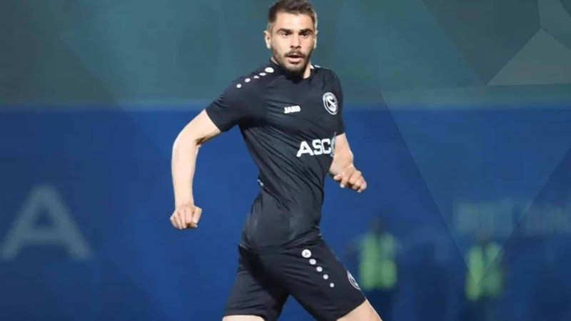“Səbail” FK daha bir futbolçu ilə yollarını ayırıb