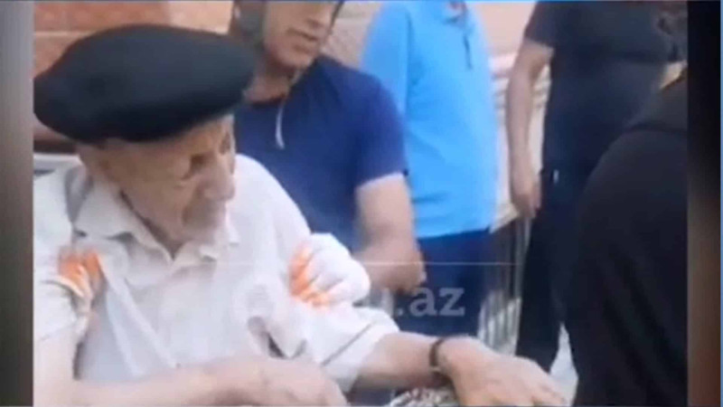 “Qobu Park”da yaşlı kişi xilasedicilərin köməkliyi ilə xəstəxanaya aparılıb