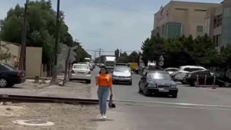 Keşlə qəsəbəsində nizamsız yol təhlükə saçır - Video
