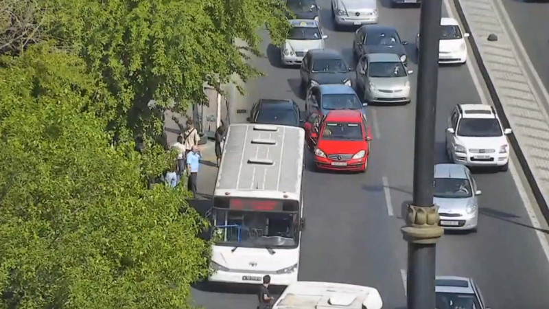 Tbilisi prospektində sürücü ürəktutma səbəbindən qəzaya uğrayıb