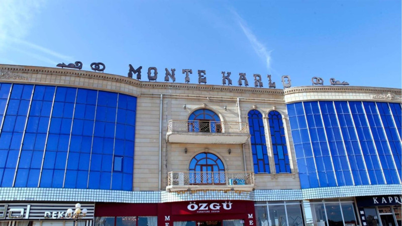 “Monte Karlo”da ofisiantlar arasında kütləvi dava olub: yaralanan var