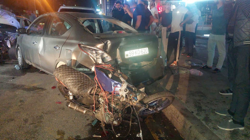 Yasamalda 5 avtomobillə bir motosiklet zəncirvari qəzaya uğrayıb: yaralılar var