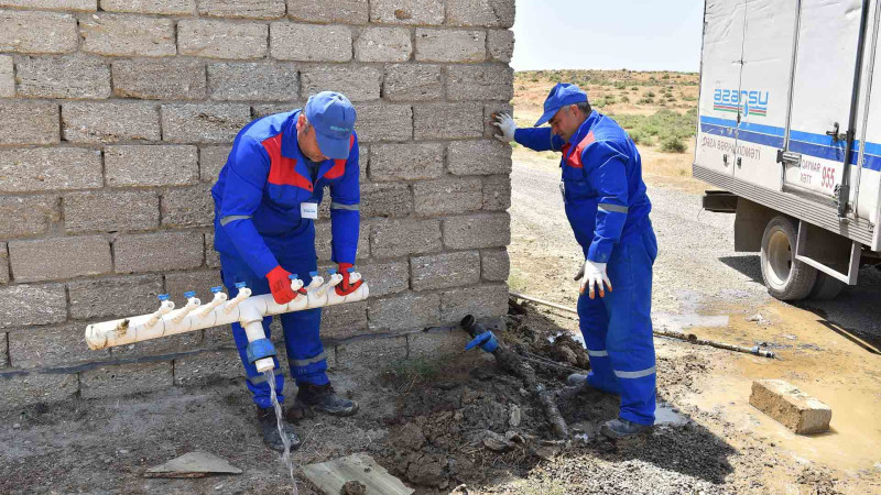 Sabunçuda qanunsuz su xətti çəkilib