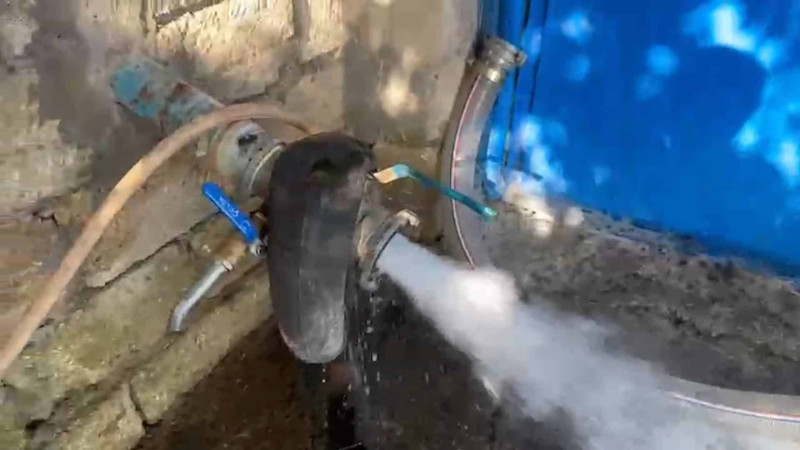 Xəzərdə vətəndaş yanğın hidrantından su talayıb