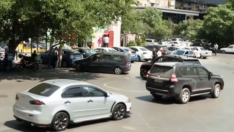 Nərimanovda yolda çəkilən dairə problemlər yaradır