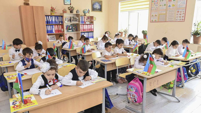 Binə qəsəbəsində şagird sıxlığı müşahidə edilir