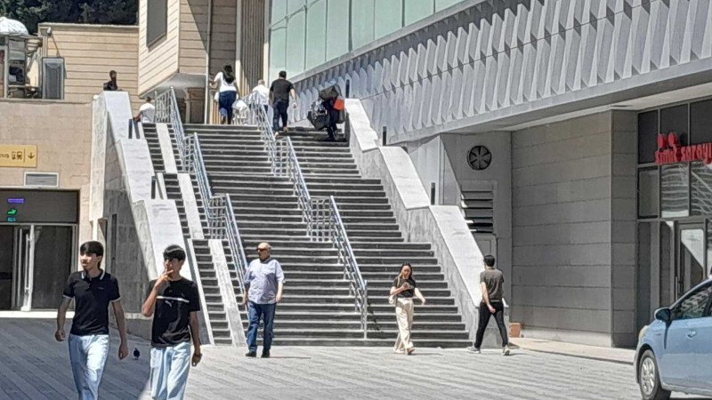 Dəmiryol Vağzalının yanındakı pilləkənlər istifadəyə verilib