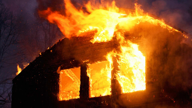 Xəzərdə 5 otaqlı ev yanıb