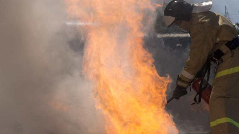 Bakıda evin yaxınlığında köməkçi tikili yanıb